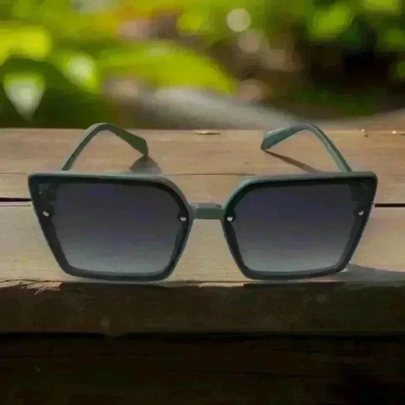 Green Square Lens Sunglasses - Picture 1 of 2